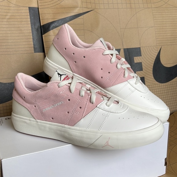 JORDAN SERIES.03 ‘Atmosphere’ WMNS - Picture 7 of 16